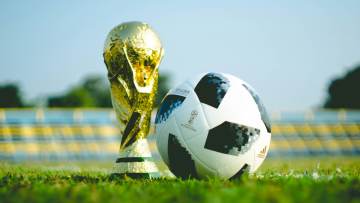 风水轮流转！卡拉格公开认错改口，承认当初嘲讽卡塞米罗目光短浅（配图示意）